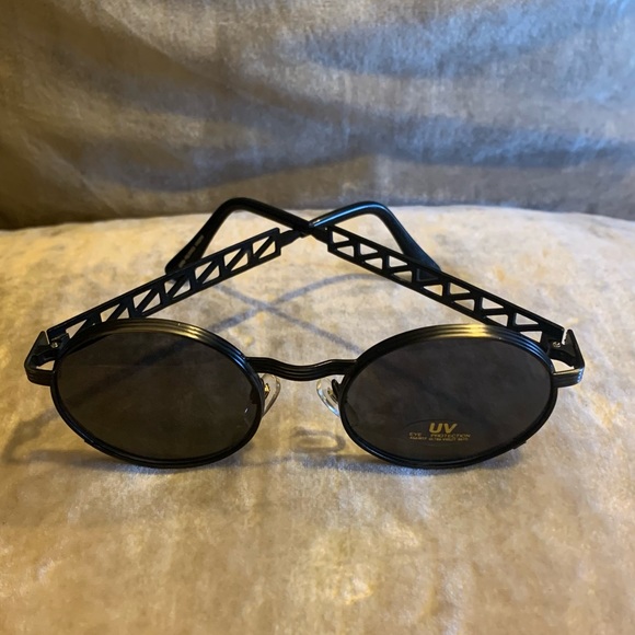 NEW! Women’s Designer Dark Round Lens Sunglasses UV Protection - Picture 11 of 11